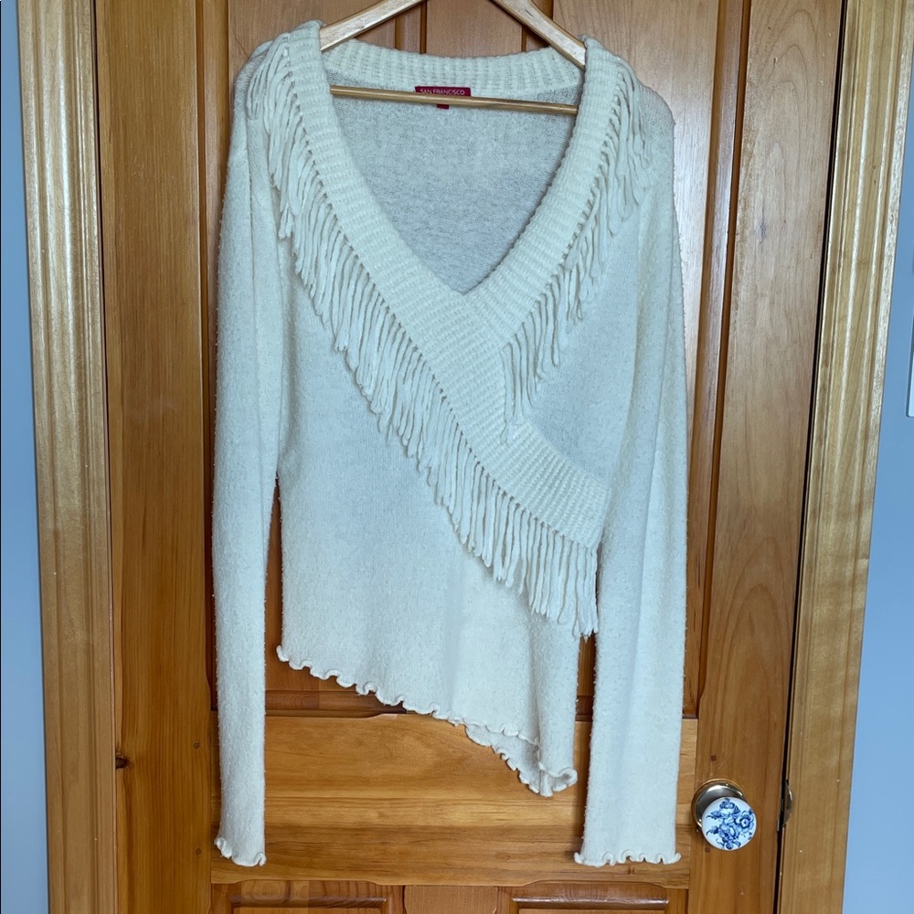 COZY  Cream V-Neck Sweater with Fringe M